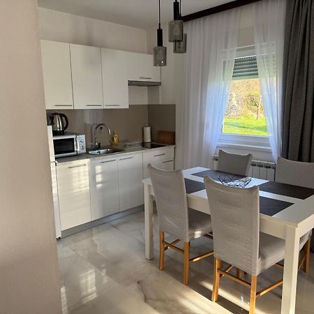 Apartman Rukavina Licko Petrovo Selo Bagian luar foto