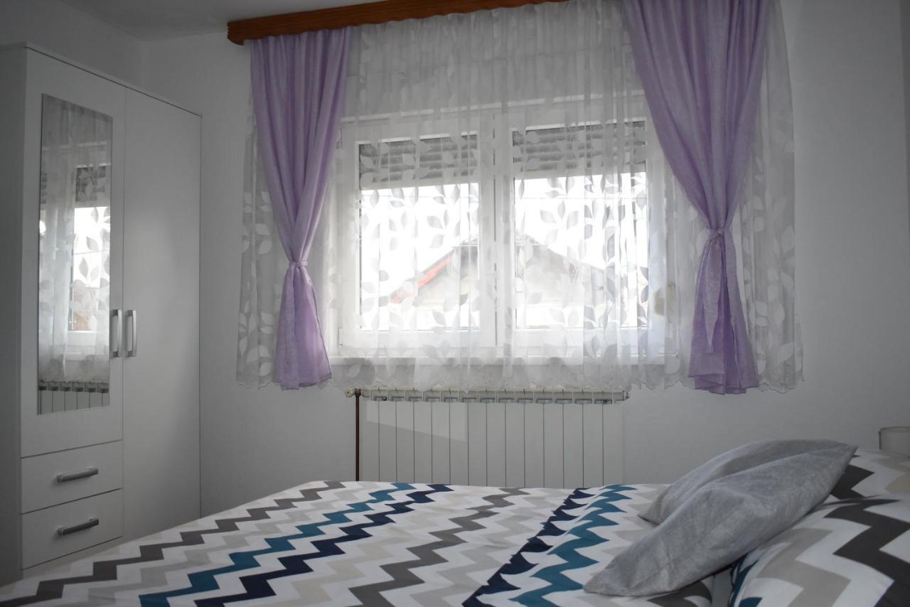 Apartman Rukavina Licko Petrovo Selo Bagian luar foto