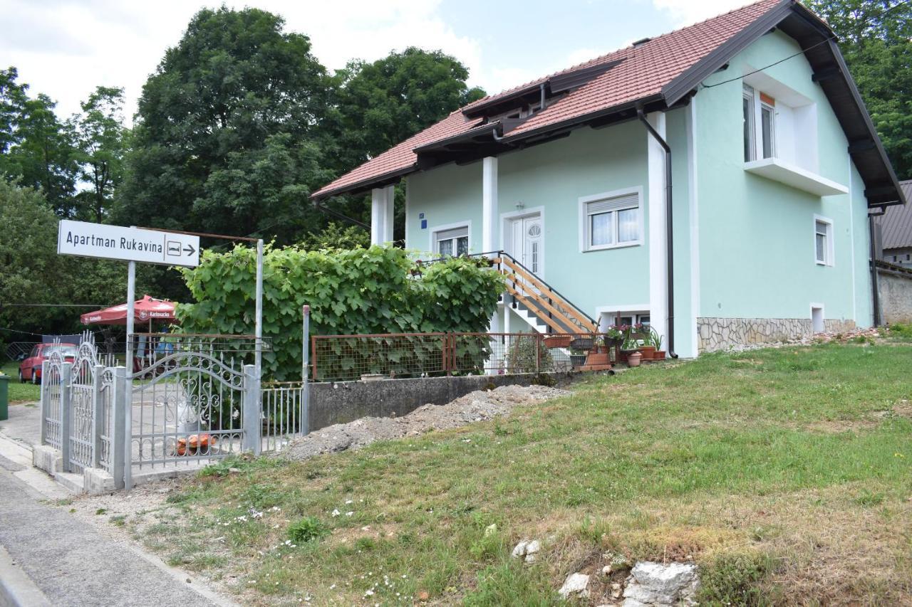 Apartman Rukavina Licko Petrovo Selo Bagian luar foto