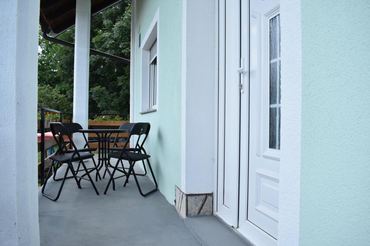 Apartman Rukavina Licko Petrovo Selo Bagian luar foto