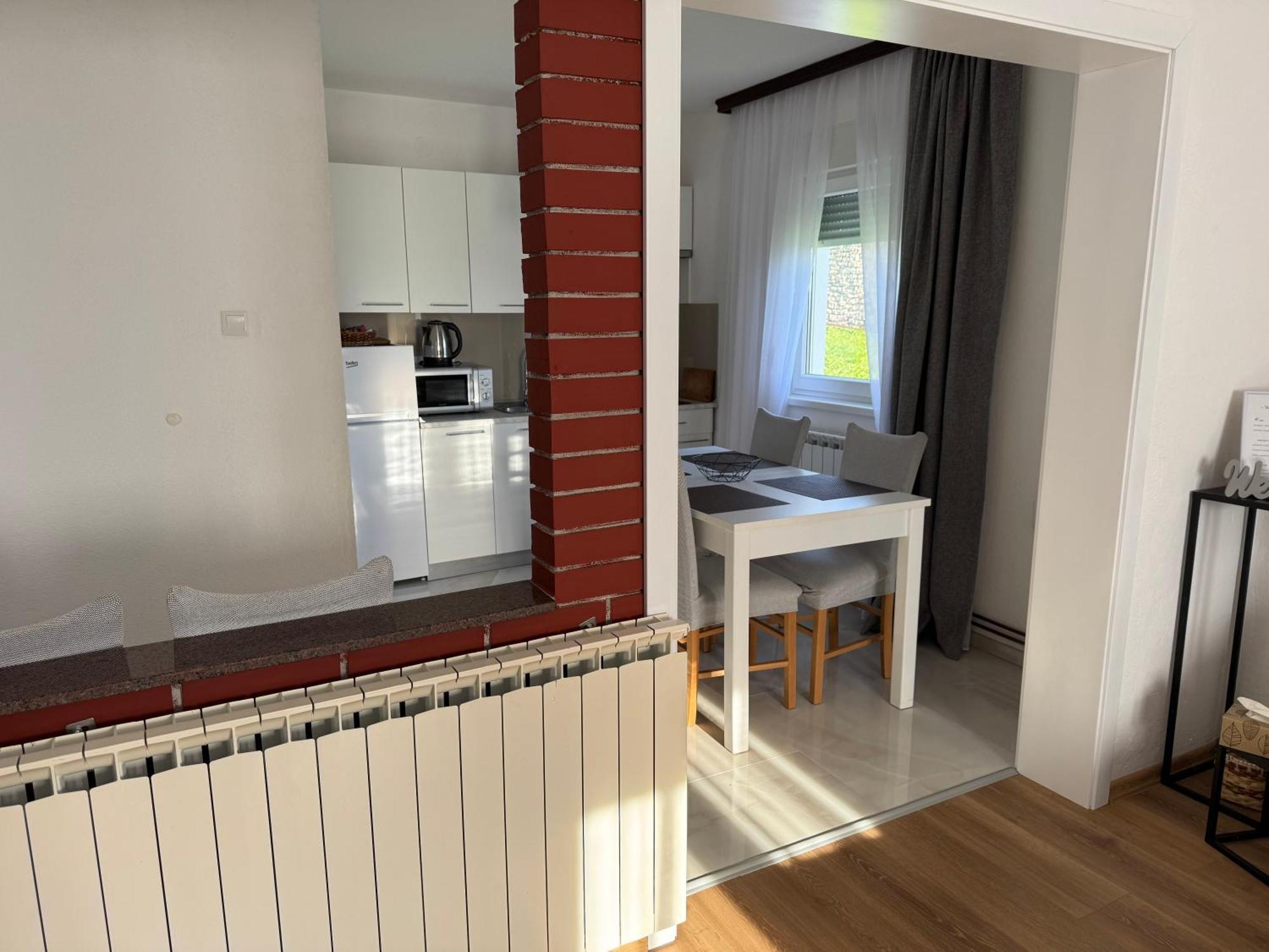 Apartman Rukavina Licko Petrovo Selo Bagian luar foto